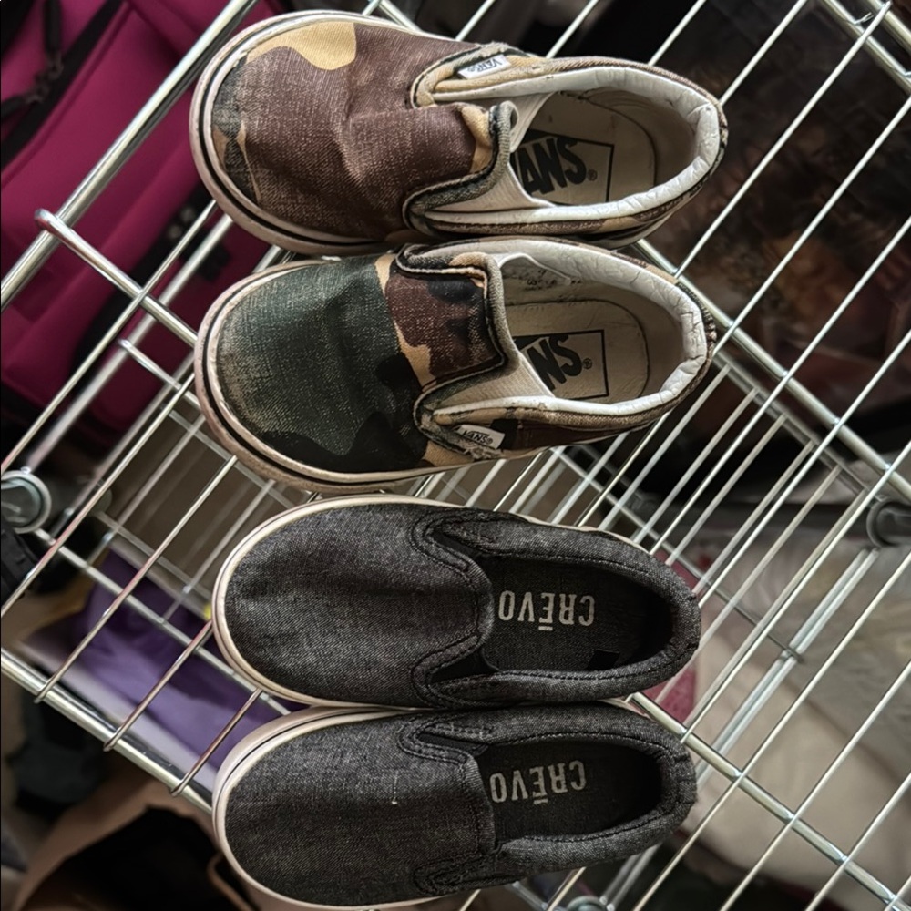 🎉NEW LISTING🎉 Vans camo and Crevo blue shoes.
